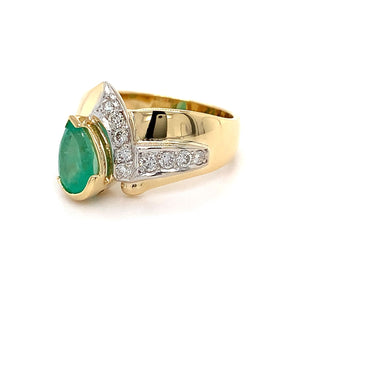 1.4ct Nat Emerald + 0.26ct Dia Ring 18kt