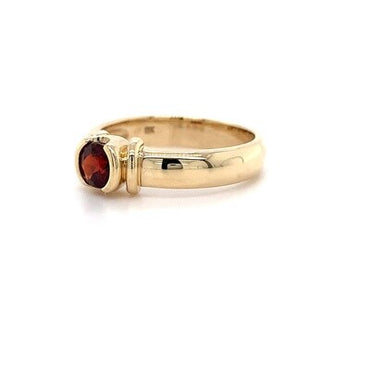 9kt YG Garnet Ring