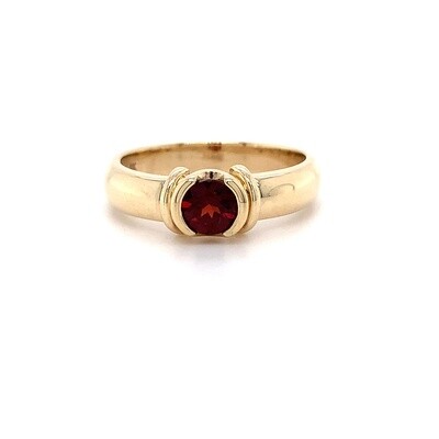 9kt YG Garnet Ring