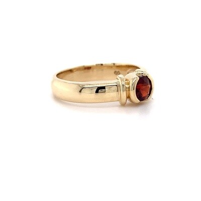 9kt YG Garnet Ring