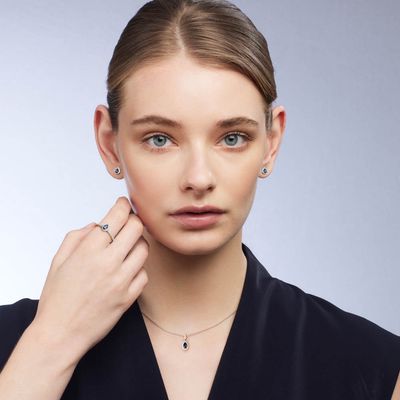0.24ct Pear Blue Sapphire + 0.10ct Round Dia Necklace 18kt WG