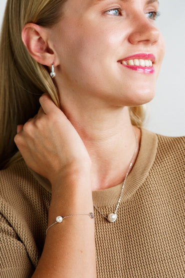 GEORGINI Adagio Nine-2-Five Pearl Oval Hoops