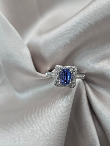 1.16ct Oval Ceylon sapphire + 0.45ct Dia