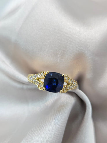 2.5ct Cushion Sapphire + 0.50ct Dia Ring 18kt Yellow Gold