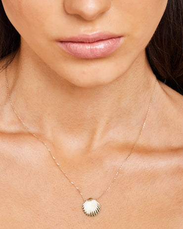 9K Yellow Gold Clam Shell Necklace 40-45cm