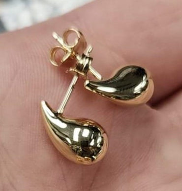9Y Small Teardrop Stud