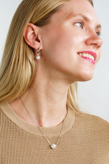 GEORGINI Adagio Nine-2-Five Pearl Hoop Earrings