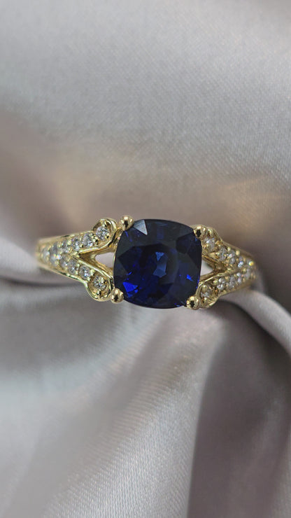 2.5ct Cushion Sapphire + 0.50ct Dia Ring 18kt Yellow Gold
